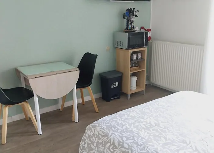 Studio Calme Et Paisible Avec Piscine Et Parking Prive