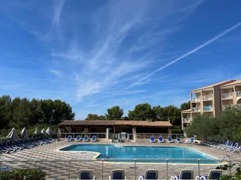 Calme Et Paisible Avec Piscine Et Parking Prive Apartment