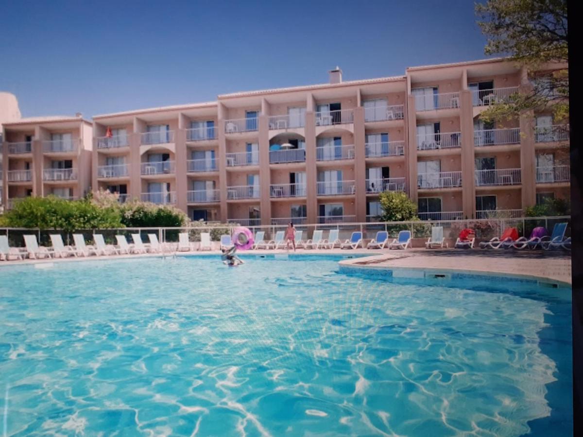 Calme Et Paisible Avec Piscine Et Parking Prive Apartment