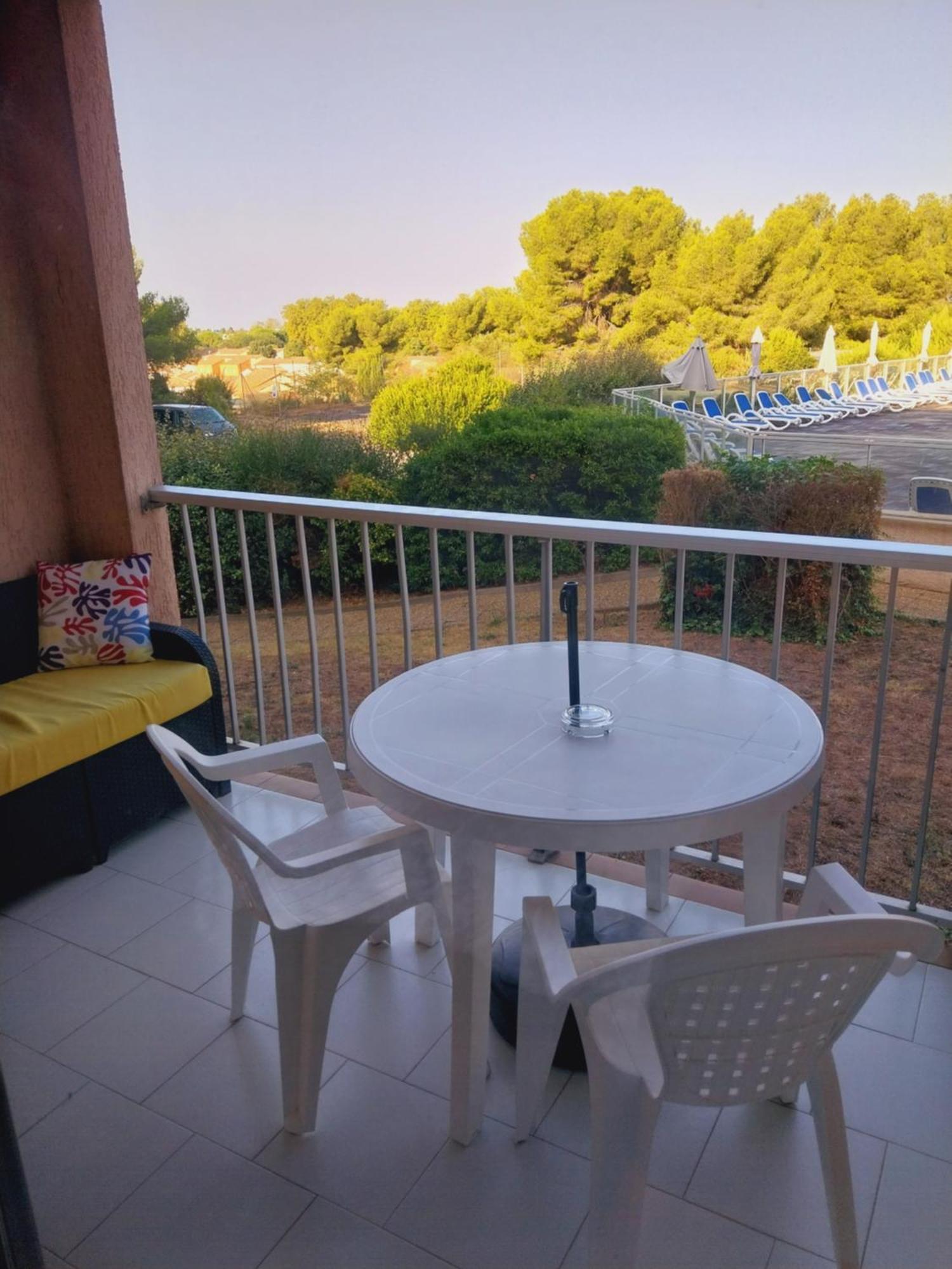Calme Et Paisible Avec Piscine Et Parking Prive *